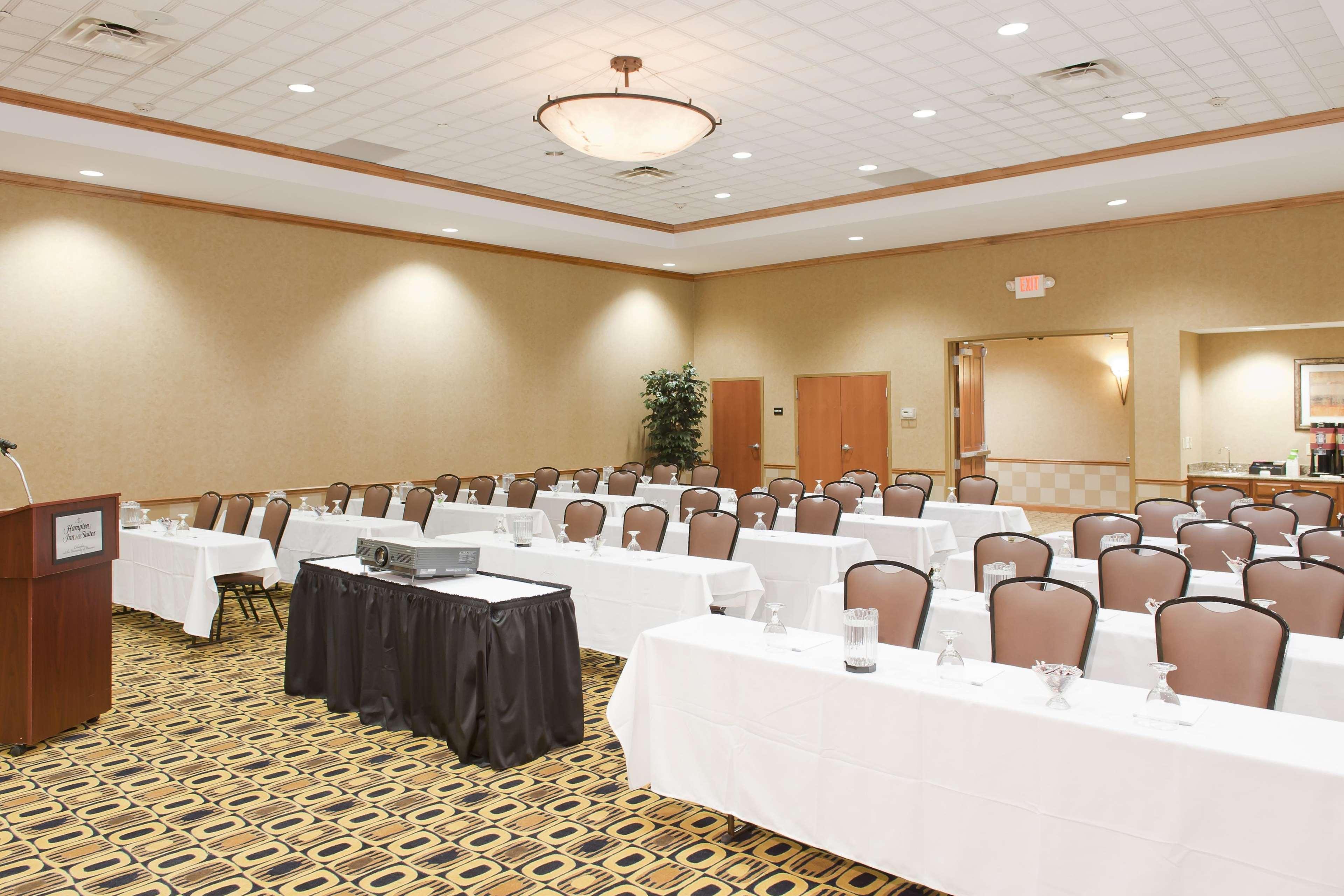 Hampton Inn & Suites Columbia At The University Of Missouri Business photo
