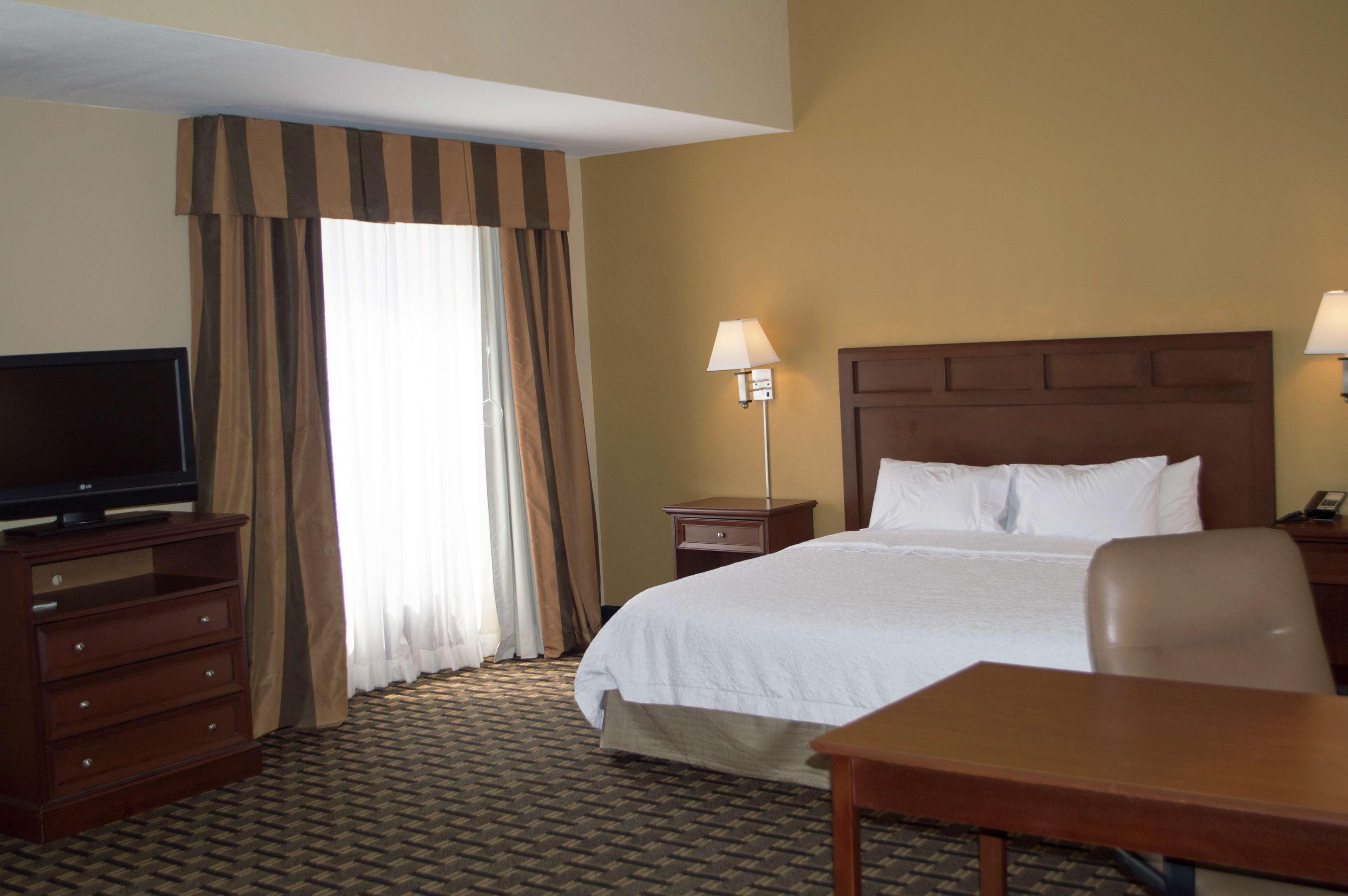 Hampton Inn & Suites Columbia At The University Of Missouri Exterior photo