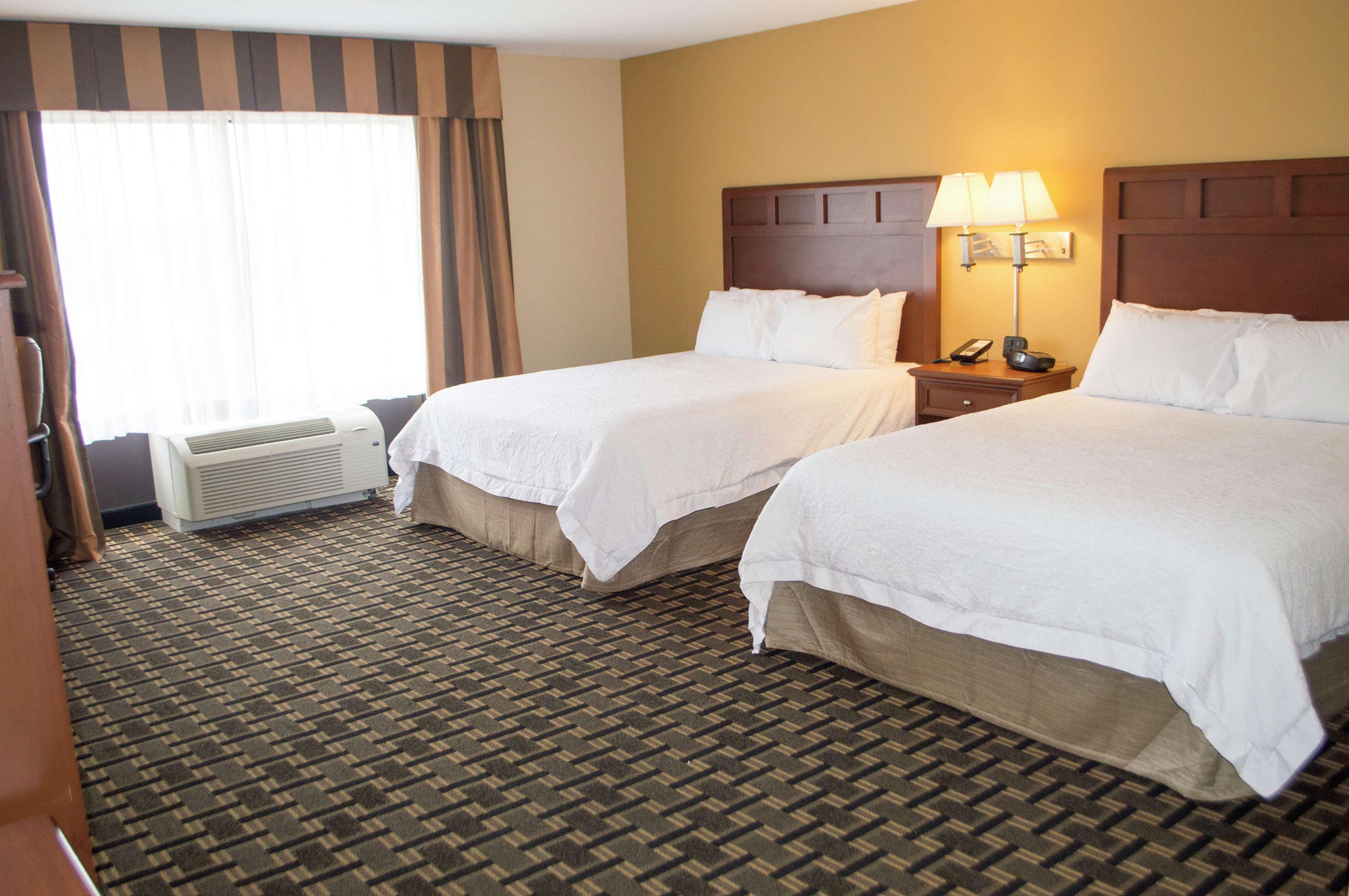 Hampton Inn & Suites Columbia At The University Of Missouri Exterior photo