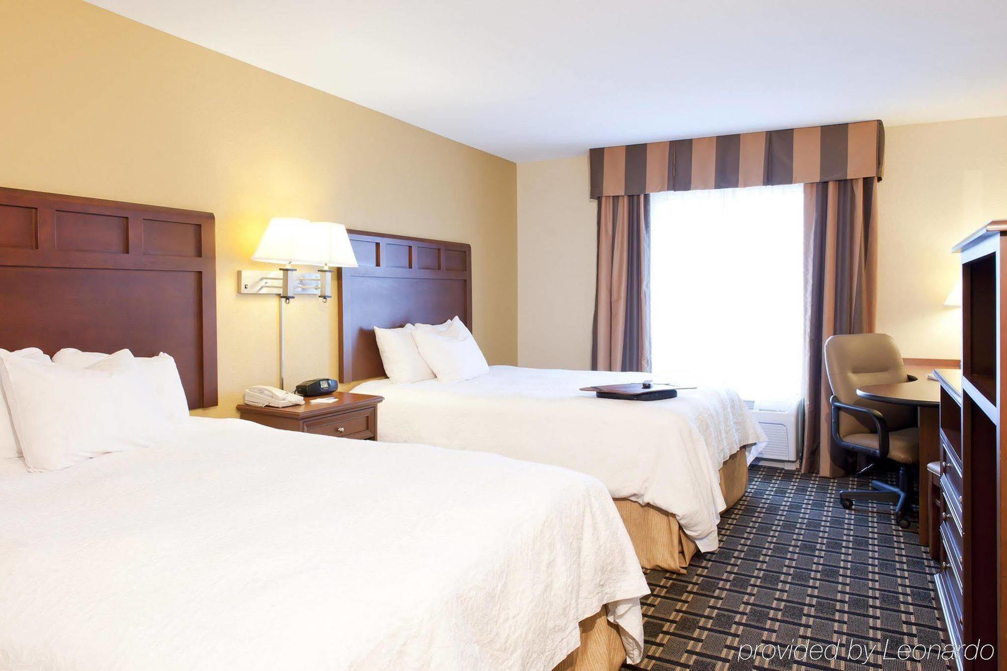 Hampton Inn & Suites Columbia At The University Of Missouri Room photo